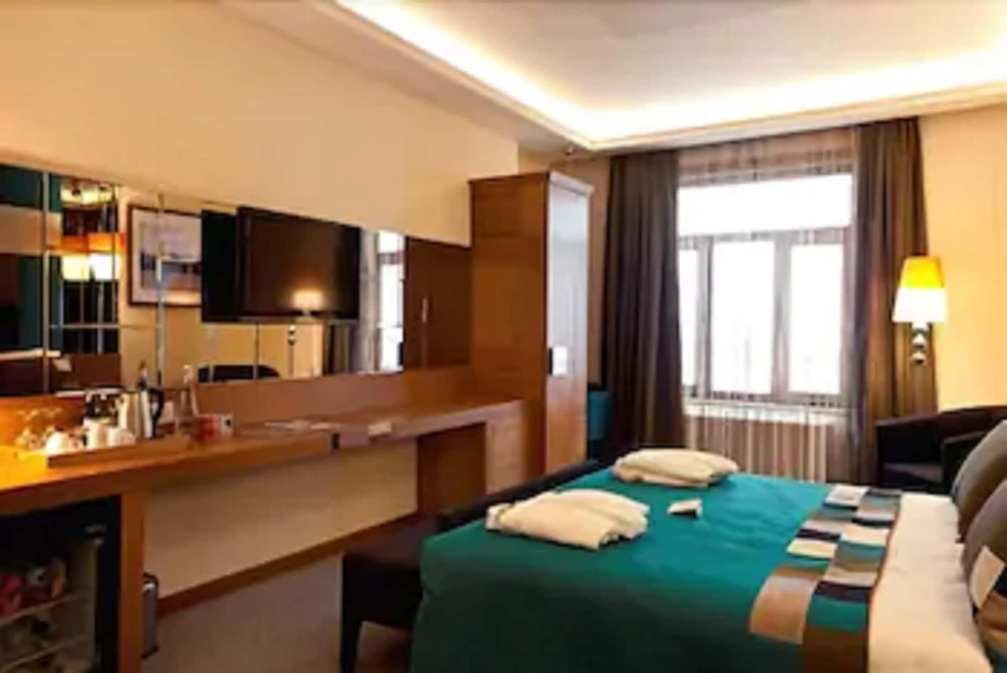 Collage Pera Hotel Istanbul Eksteriør billede