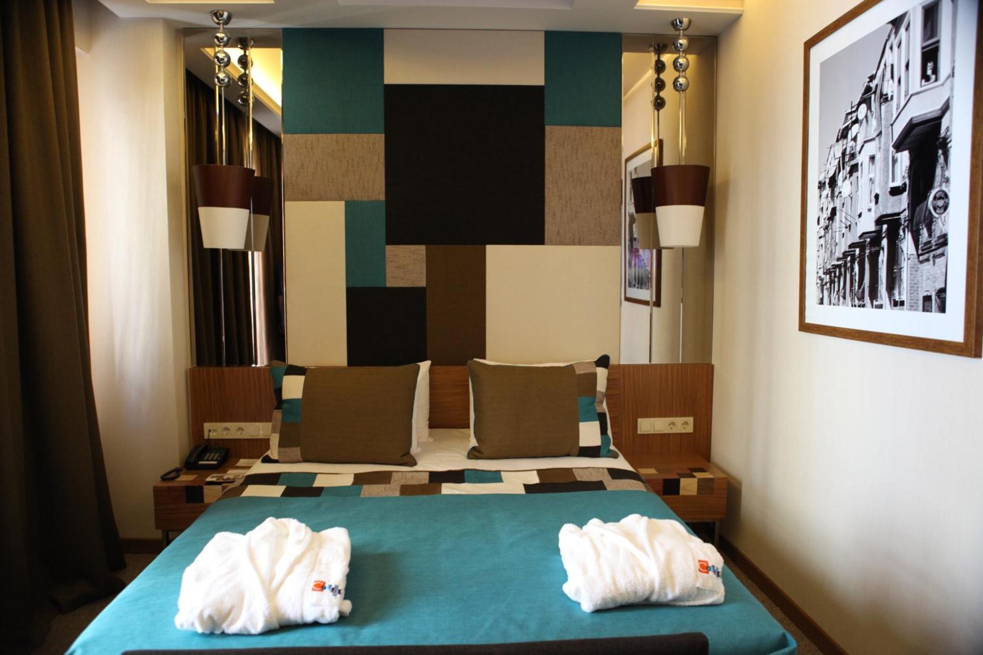 Collage Pera Hotel Istanbul Eksteriør billede